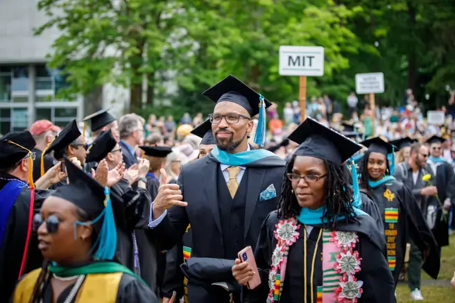 MiT Students Graduating 